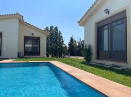 West Pool House, hotel in Kineta