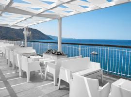 Capo Skino Park Hotel, hotel Gioiosa Mareában