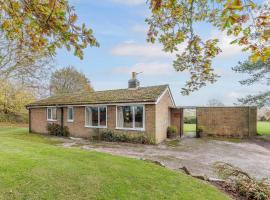 Hall Farm Bungalow, hotel v destinaci Shirley