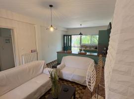 Sunbeam house, hotel in Nea Makri