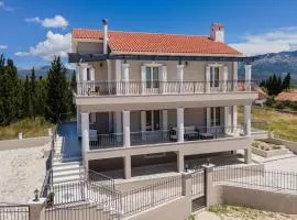 Irene Luxury Apartments