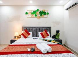 Divine India Service Apartment,Studio,J-267 Saket, מלון בJāmb