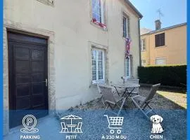 Les continents maison spacieuse 4 belles chambres parking privatif terrasse à 5 mn à pied tous commerces et 20 mn plage Omaha Beach et à 15 mn de Bayeux