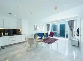 Designer 1BR Retreat With Stunning Canal View