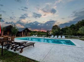 Etno Camp Lucić, ξενοδοχείο σε Odžak