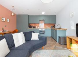 Stylish Home Beautiful Views & Parking Stroud, ξενοδοχείο σε Brimscombe