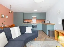 Stylish Home Beautiful Views & Parking Stroud