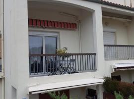 Studio confortable à Dolus-d'Oléron 26 m² avec piscine、Dolus-d'Oléronのホテル