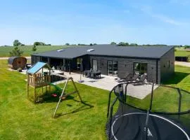 Beautiful Home In Børkop With Sauna