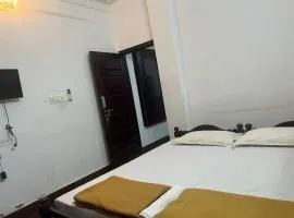 Krishna Gopuram Lodge