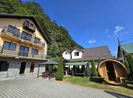 The Vardo: Elegant Villa in Predelut