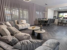 Vila Sorrento, hotel in Gesher HaZiw