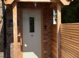 Stunning Cottage with views of Windsor Castle, hotel i Eton