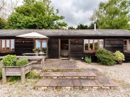 Beautiful Box Hill Lodge, cabin in Box