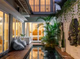 Private-Pool Family Villa near Canggu Beach, ξενοδοχείο σε Tumbak Bayuh