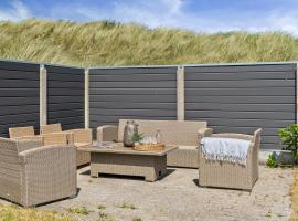 Home With Activity Room Near The North Sea, hotell sihtkohas Hvide Sande