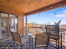 Poolside Oasis at the Pointe - 2BR Condo Minutes From Table Rock Lake, Hotel in Branson