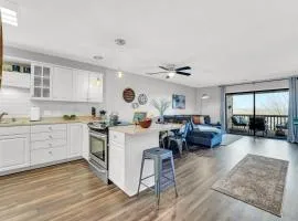 Bright Stylish Condo with Balcony