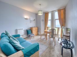 Apartment 2 - 1 Bedroom Sea Front-Sea Views-Free Parking, hotel v destinaci Paignton