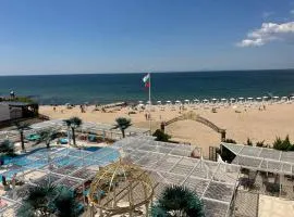 Апартамент в КК "Елените" с фронтална гледка море, разположен на самия плаж
