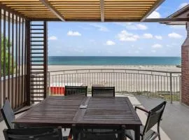 Penthouse with Seaview Private Beach and Parking