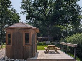 Le Gland - Cabane isolée au bord de l'eau & pêche, hotel di Roye