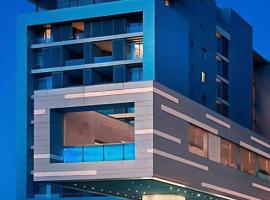The Residences at Crystal Towers, hotel in Cape Town