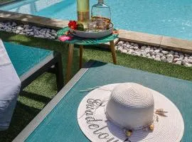 Villa White Oasis calme avec piscine à débordement, 6 personnes