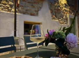 Cascina Barbei，Camerana 的自炊式住宿