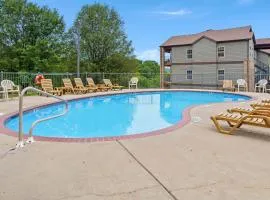 Baldknobber Ridge Escape - West Branson Cabin