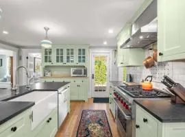 Walk to Town Fully Renovated