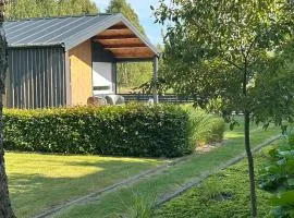 Carpinus I domek nad jeziorem