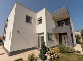 Holiday home Galižana