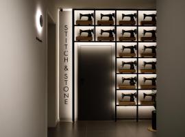 Stitch&Stone Suites, hotel with parking in Gjirokastër