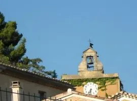 Côté Cour