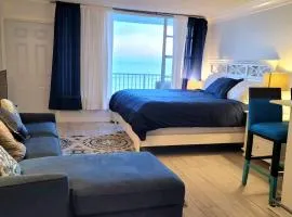 Direct Oceanfront With Balcony
