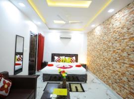 Hotel Rajani Best Hotel In Bareilly AC OR NON AC Room, ξενοδοχείο σε Bareilly