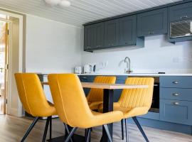 Newly Refurbished Self-Catering Lodge Sleeping 3, hotel v destinaci Wexford