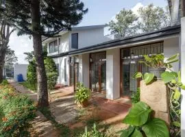 Grandeur Luxe Villa by StayJade 20 Acco Garden