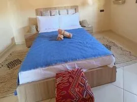 Room blue in Marrakesh, 2 min Airport