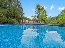 The Cozy Cottage Getaway - Private Pool & Hot Tub