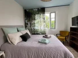 Studio and jardin 2 pers 800 m de la plage et du bourg