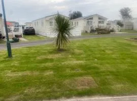 Seaside 2-Bed Caravan Retreat - Sleeps 6 & Parking