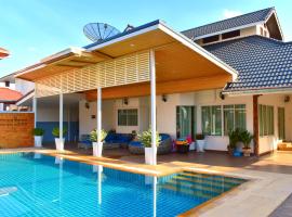 Bella Home Jomtien Poolvilla, caba&ntilde;a o casa de campo en Jomtien