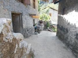 Triệu hoan homestay nhà sàn cổ tại làng đá cổ Khuổi ky, hotel a Dam Thuy