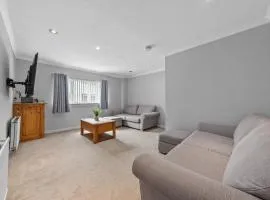 Modern 5-Bedroom House - Bannockburn