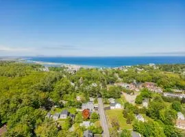 10-Min Walk to Beach - Huge Deck - Near Downtown
