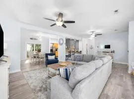 Spacious Beach Home, Walk to Shore Drive!