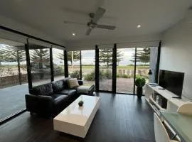 Esperance Waterfront Apartment