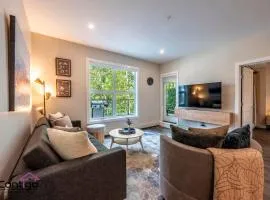 Trailside Vista, Huge Patio, BBQ, AC, Downtown